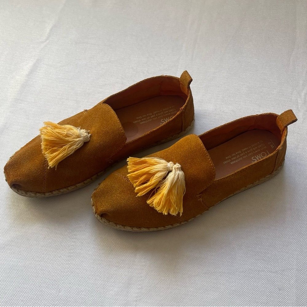 TOMS Womens Brown Mustard Yellow Suede Tasseled Flat Slip-On Shoes Size 7